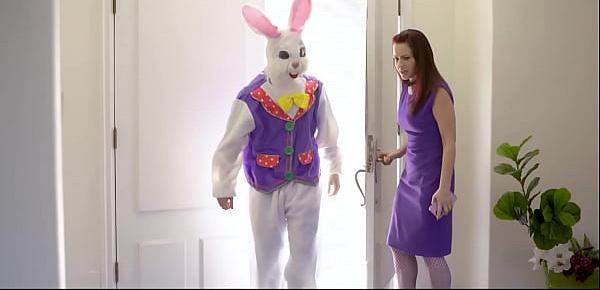 trendsStepdaughter Jane Rogers and stepmom Jessica Ryan are all over the Easter Bunny they seduce him to make him hump his dick inside their hungry pussies.